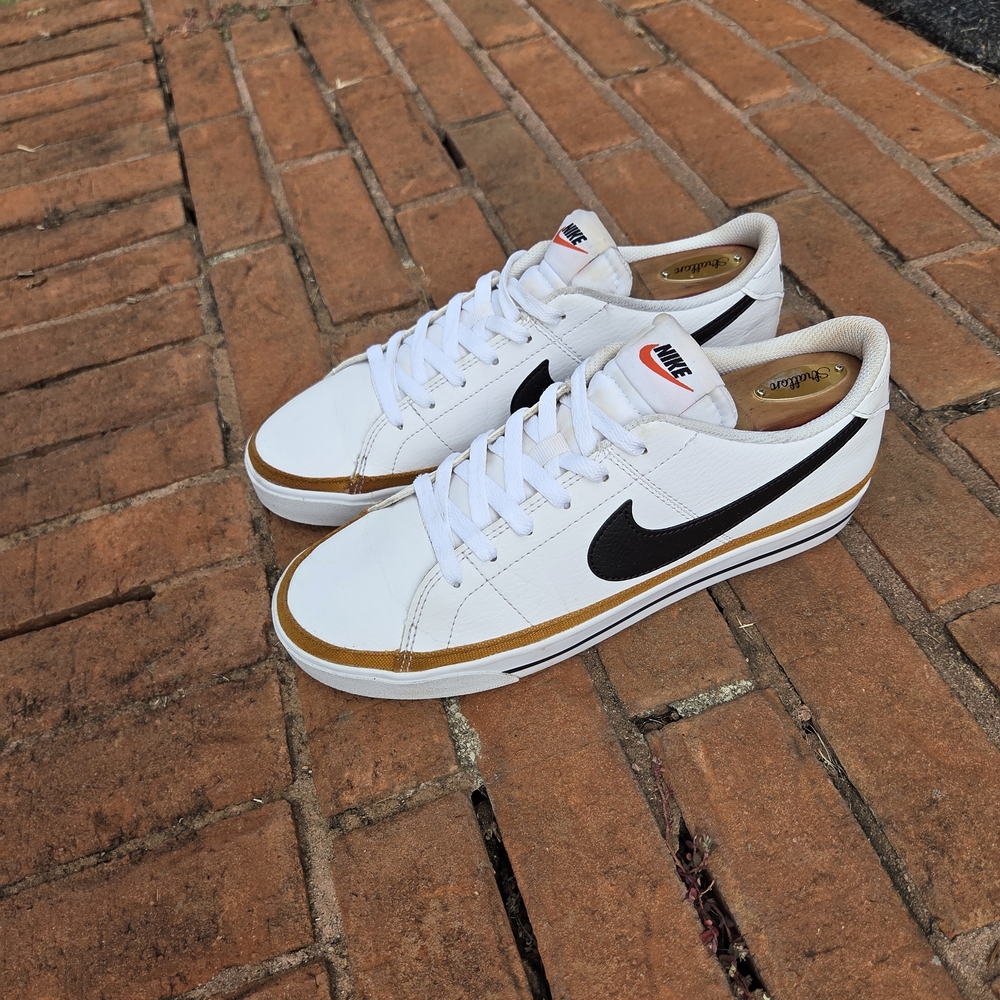 Nike Men's White and Black Sneakers